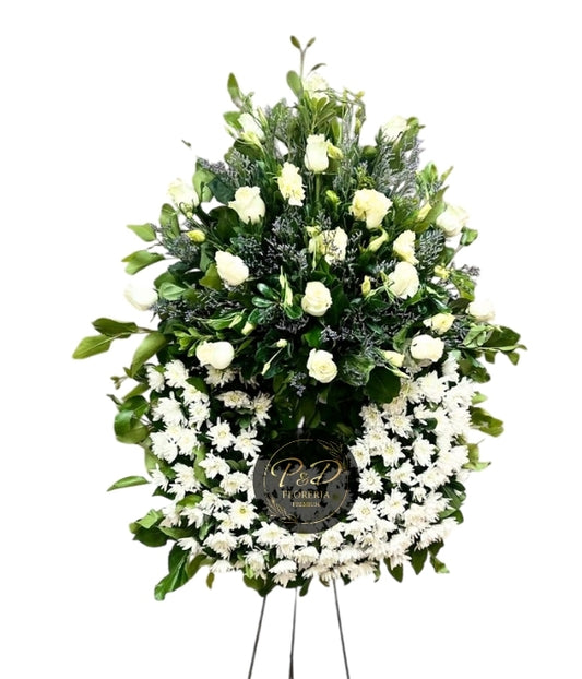 Corona Grande,Rosas blancas, Mable y lisianthus