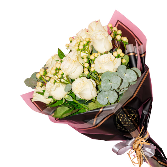 Ramo 12 Rosas Blancas e Hipérico